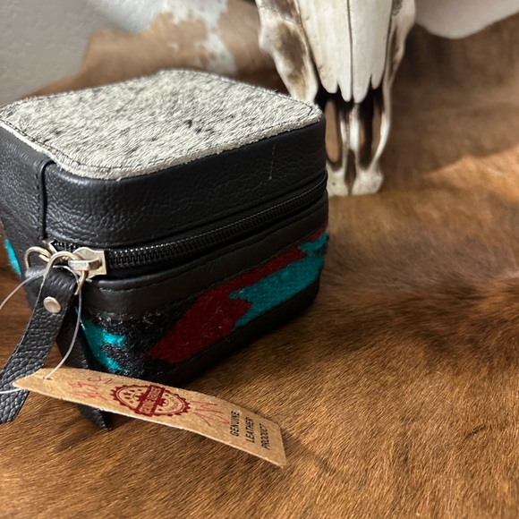 Jewelry box with hair on hide and saddle blanket - Picture 3 of 8